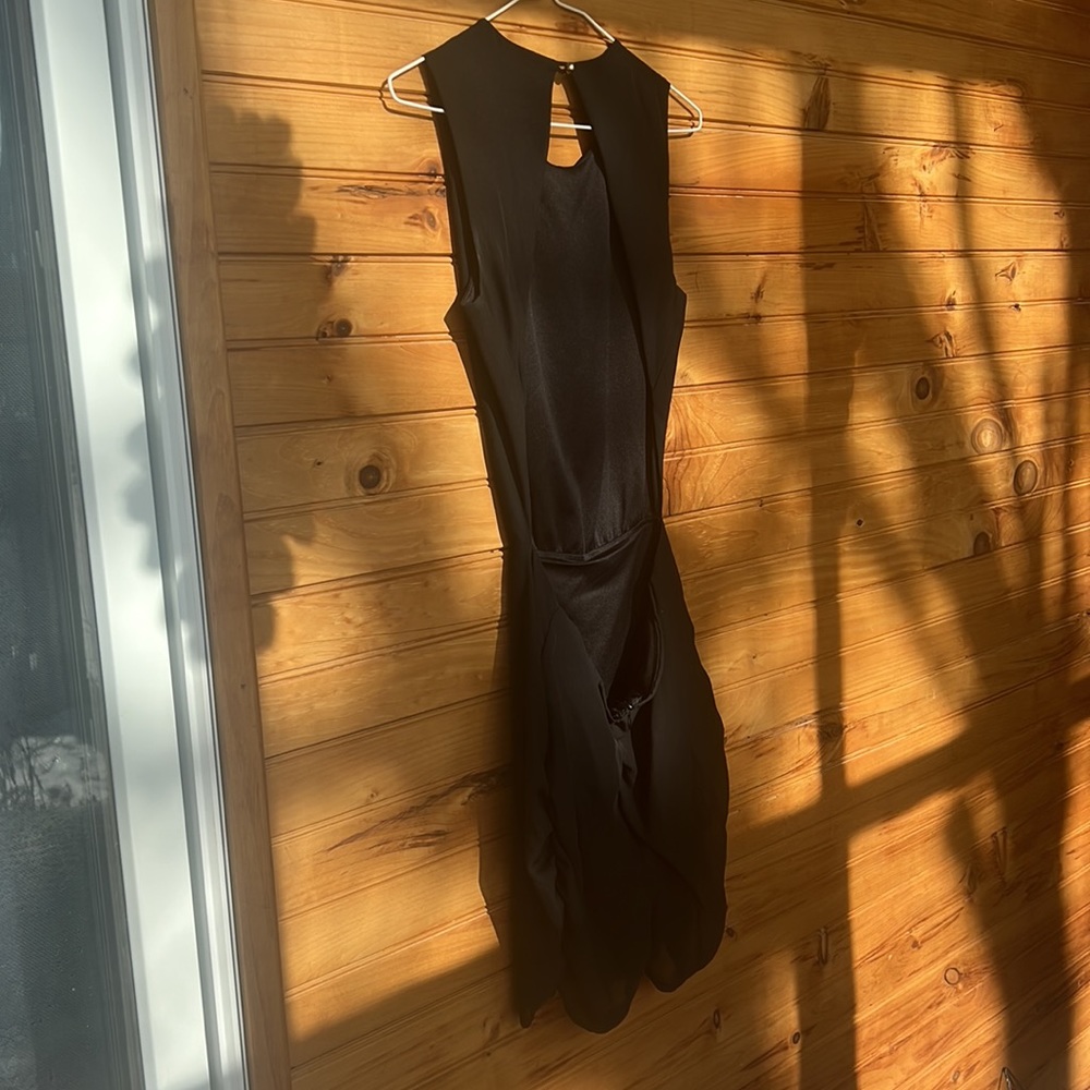 Backless dress - Picture 4 of 4